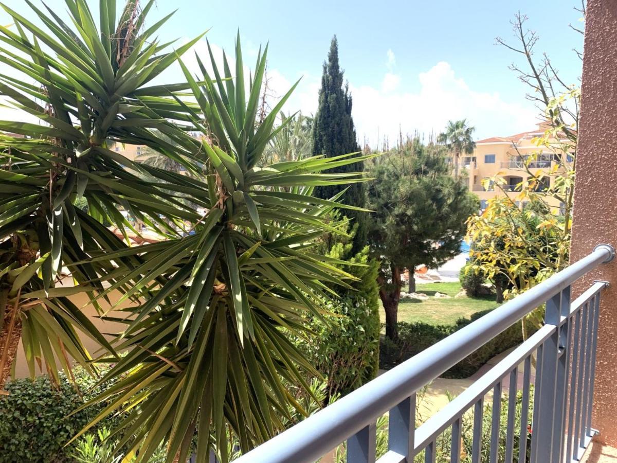 Limnaria Gardens Two Bedroom Apartment With Balcony Paphos Exterior photo