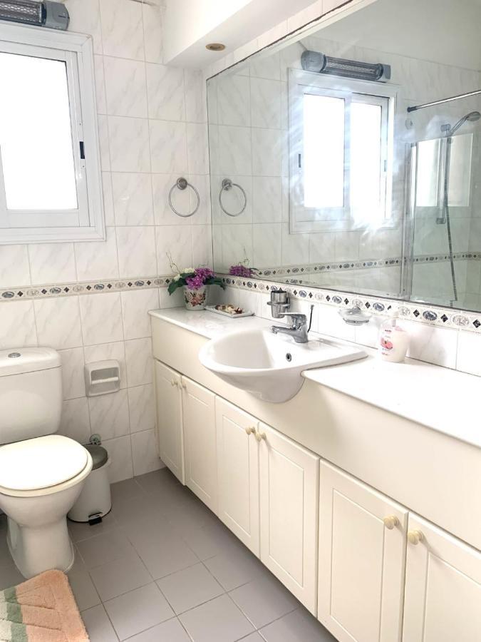 Limnaria Gardens Two Bedroom Apartment With Balcony Paphos Exterior photo