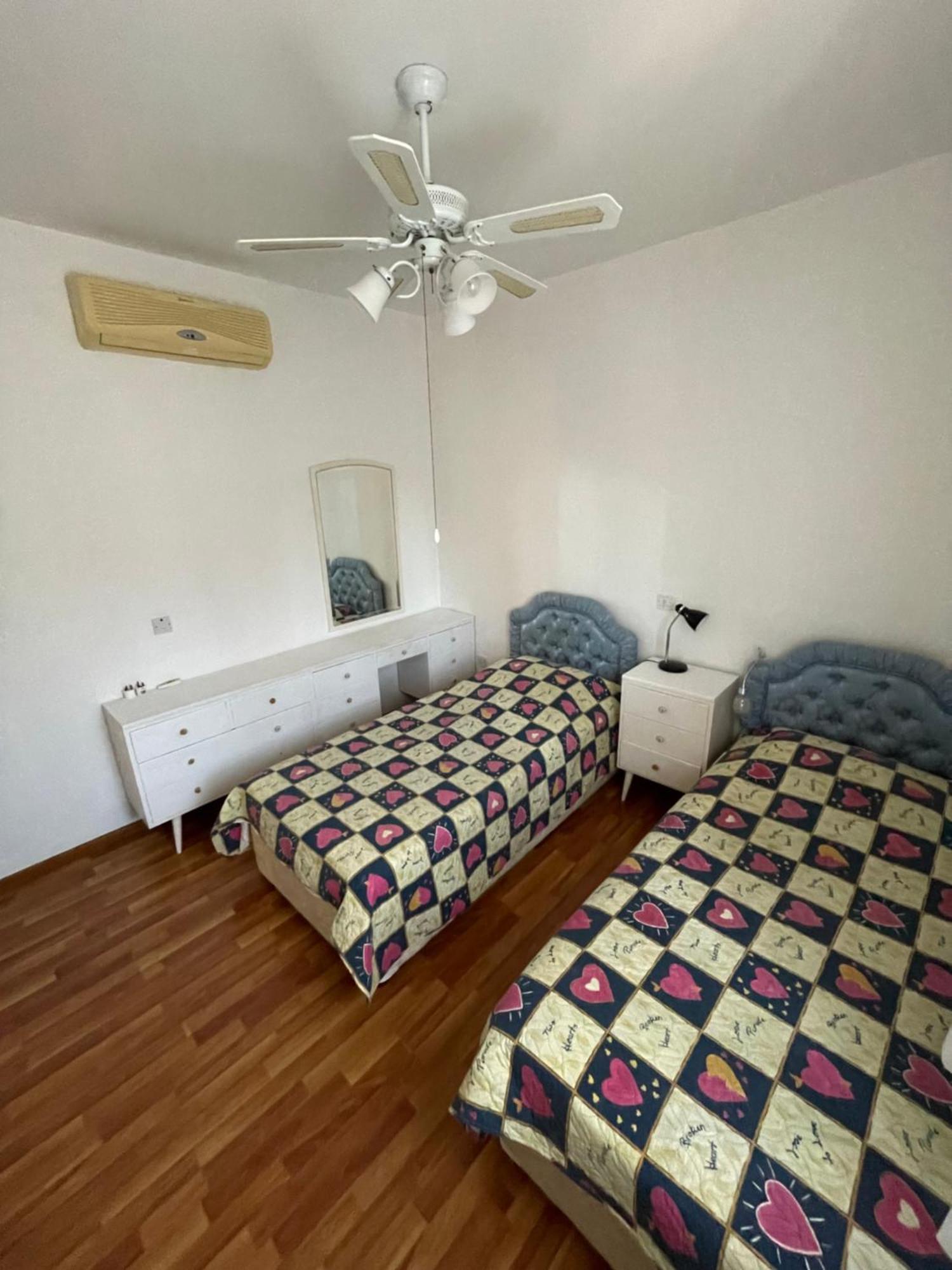 Limnaria Gardens Two Bedroom Apartment With Balcony Paphos Exterior photo